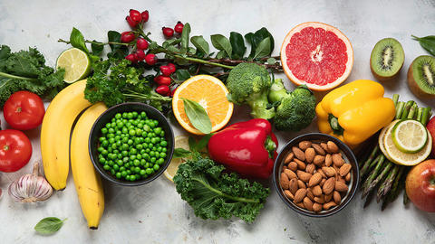 Bild von gesunden Lebensmitteln: Obst, Gemüse & Nüsste