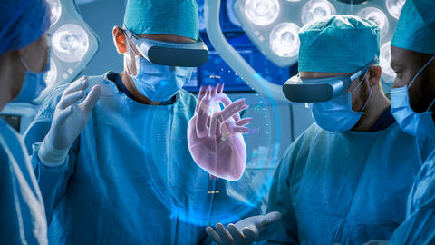Bild von einer Herzoperation mit einem 3D Herz in der mitte